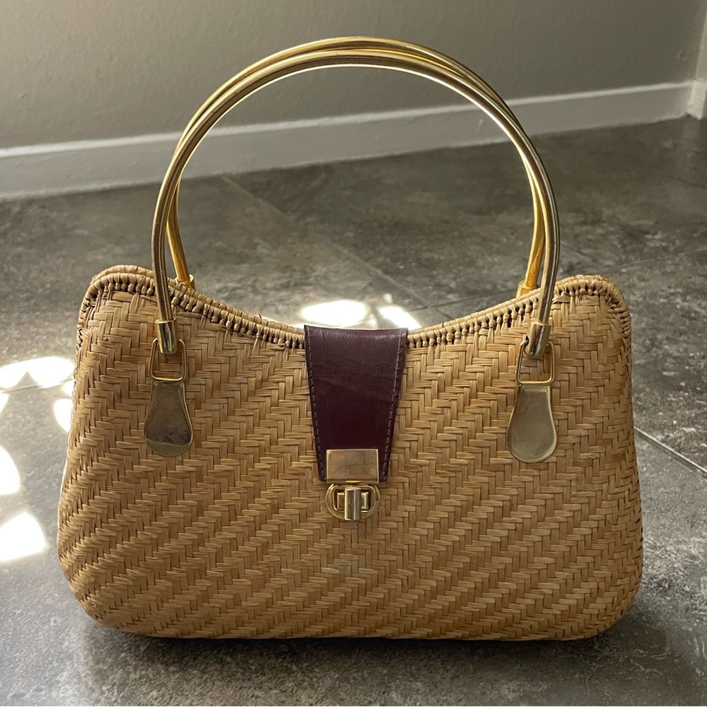 Vintage Tan Whicker Woven Handbag with Leather Enclosure and Brass Handles - Picture 2 of 8